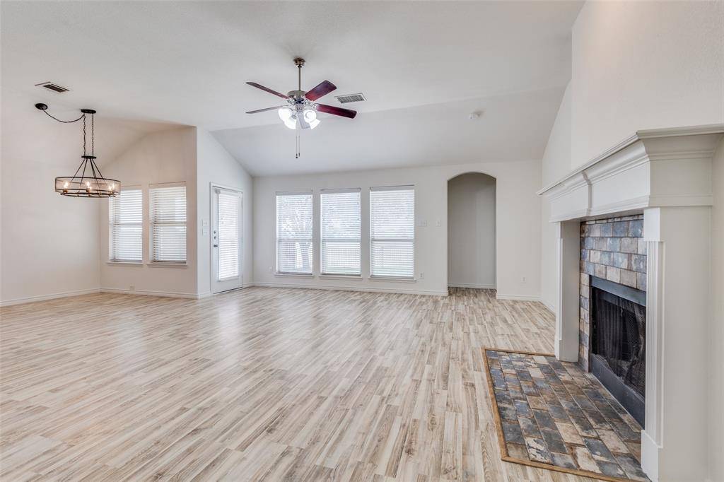 905 Meadowedge Lane, Denton, TX 76207