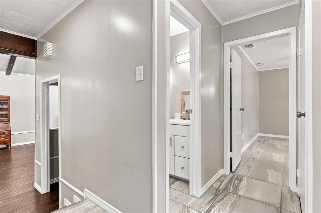 6049 W Red Bird Lane, Dallas, TX 75236