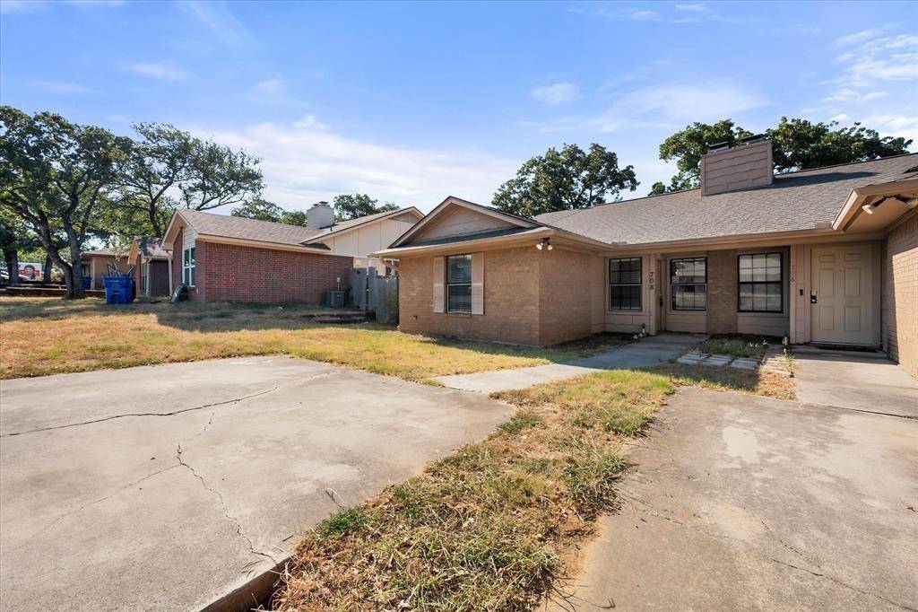 708 Woodland Court, Kennedale, TX 76060