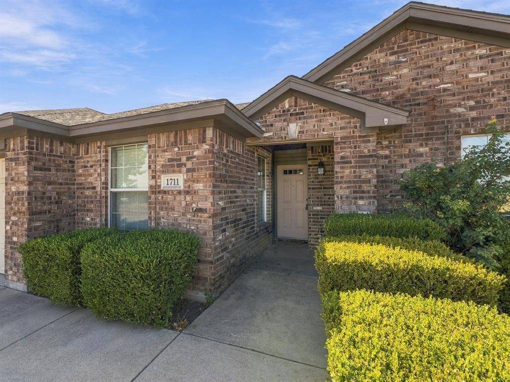 1711 Chenoweth Street, Decatur, TX 76234