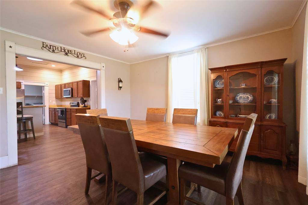 210 Hopkins, Alba, TX 75410