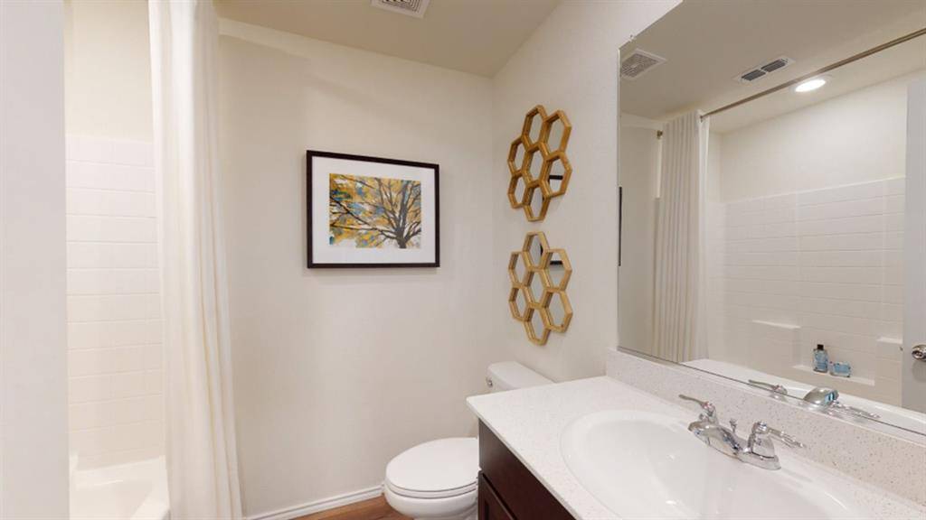 1208 Wildflower Street, Ennis, TX 75119