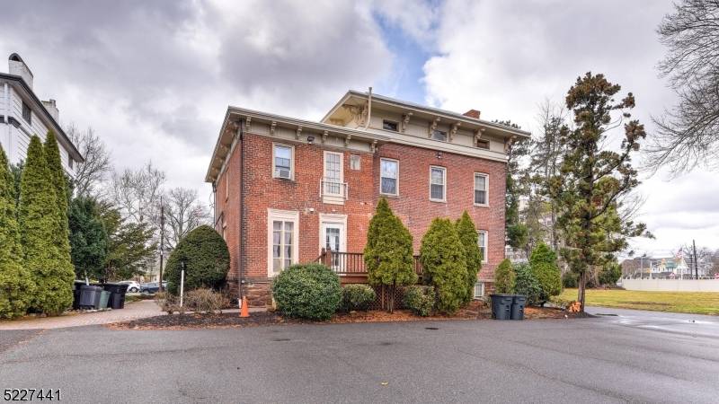 20 W End Ave, Somerville Boro, NJ 08876