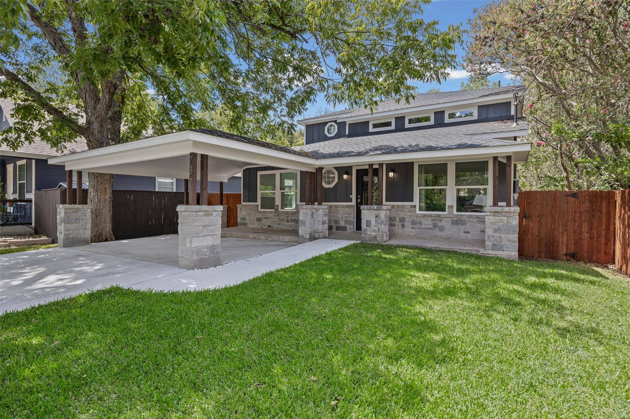 731 Neches ST, Lockhart, TX 78644