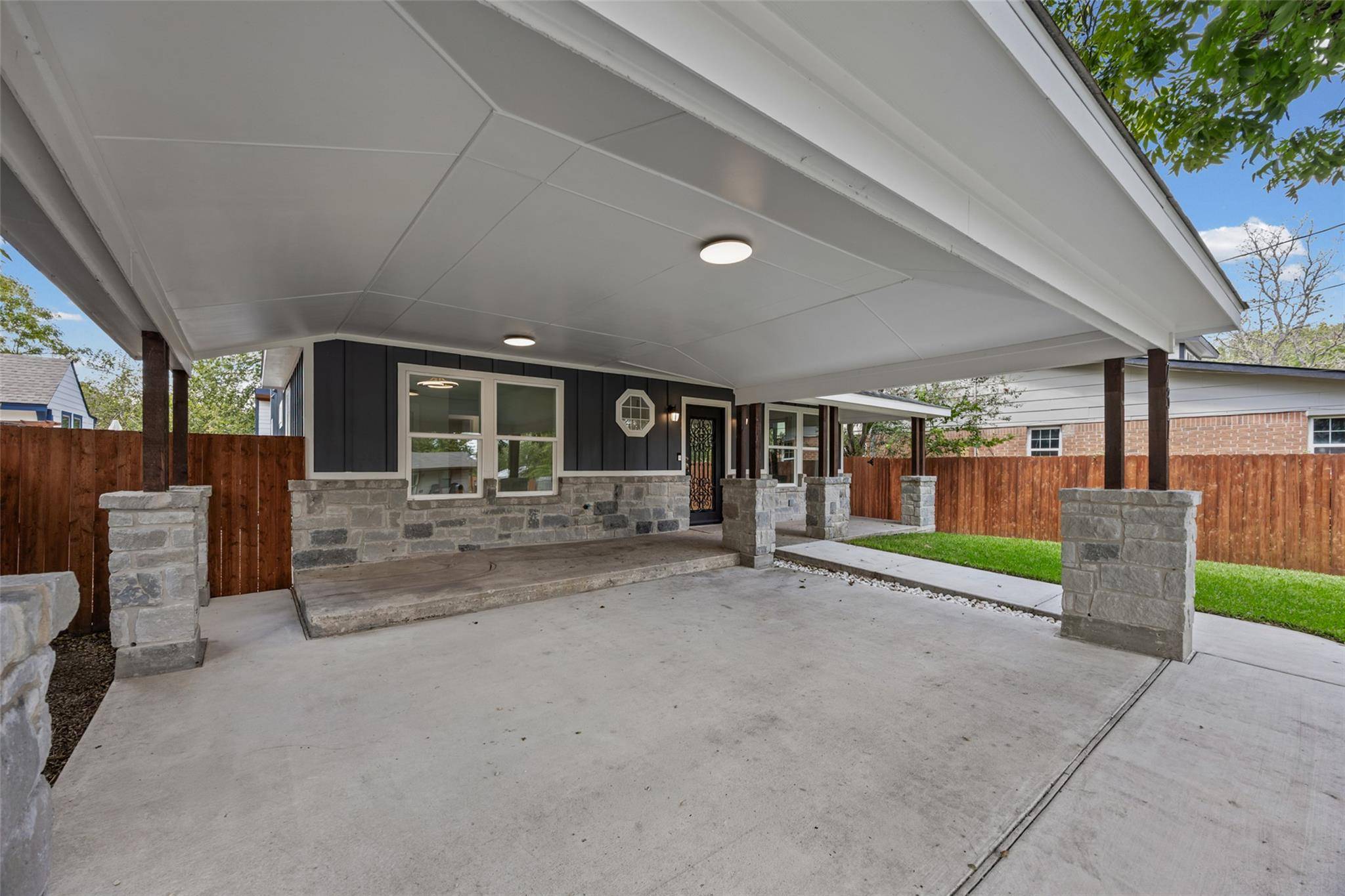 731 Neches ST, Lockhart, TX 78644