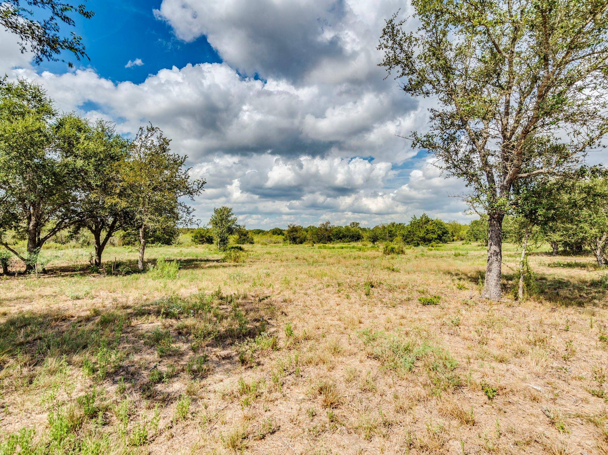 120 Hillcrest LN, Dale, TX 78616