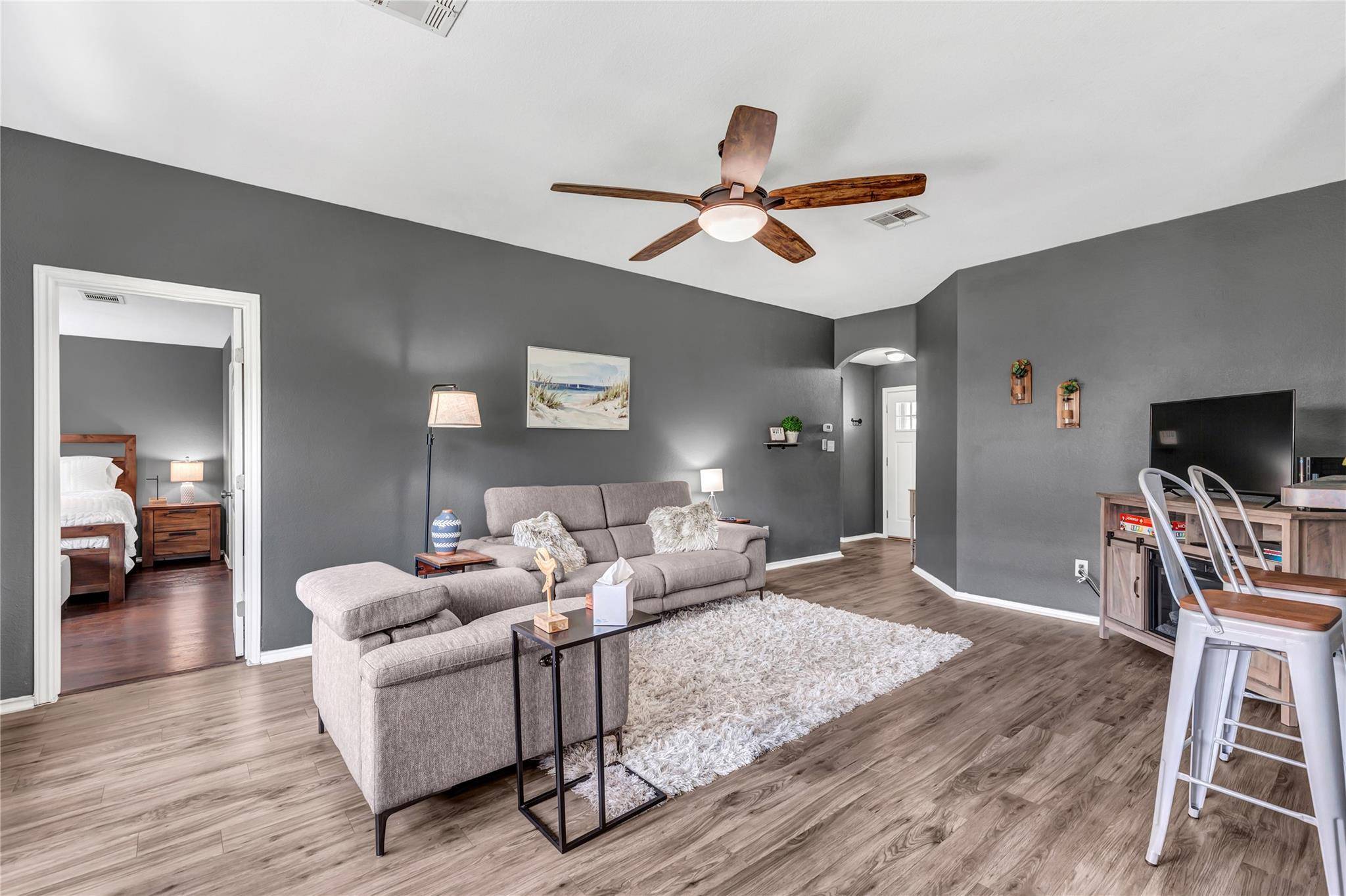 3004 Don Hill LN, Taylor, TX 76574