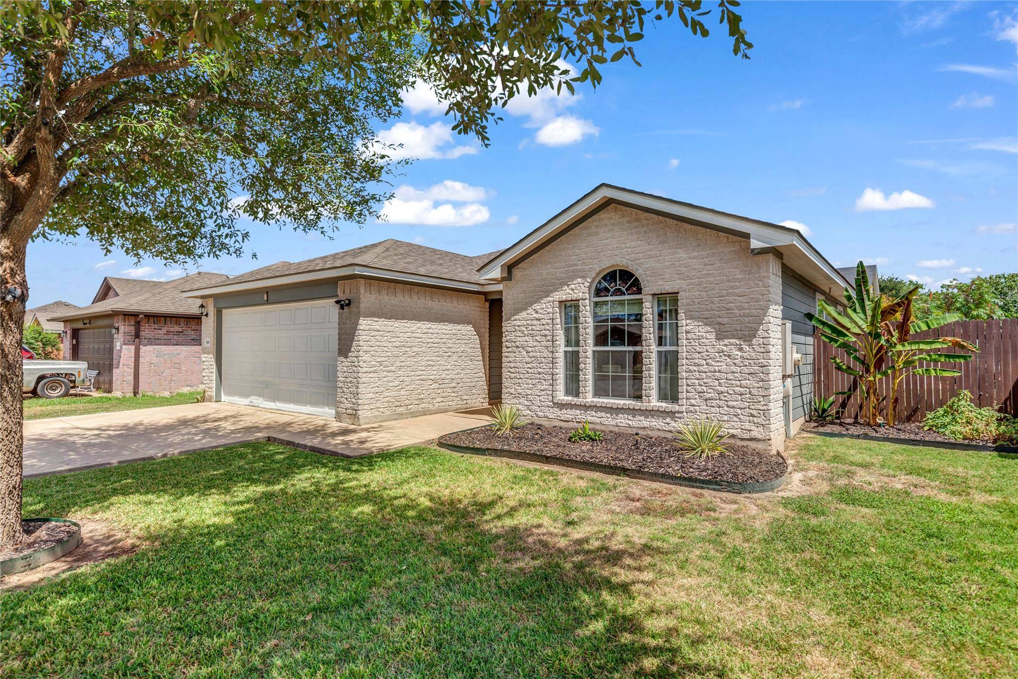 3004 Don Hill LN, Taylor, TX 76574