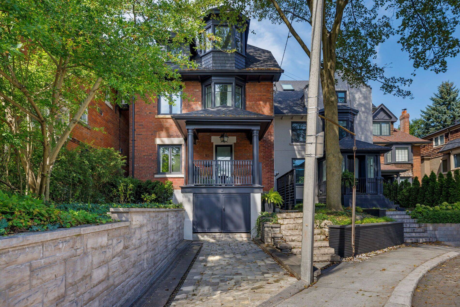 32 Edgewood CRES, Toronto C09, ON M4W 3A9