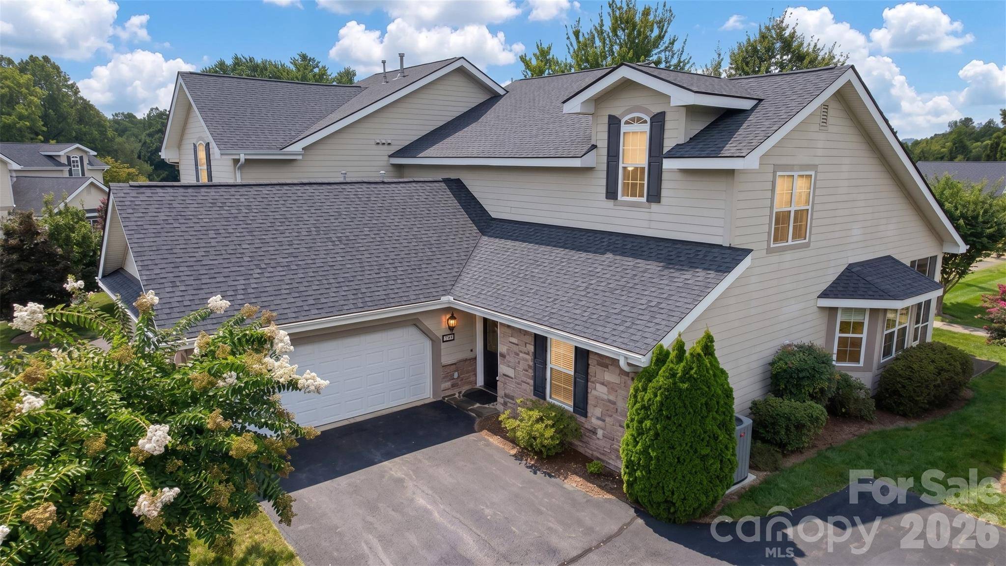 124 Towne Place DR, Hendersonville, NC 28792