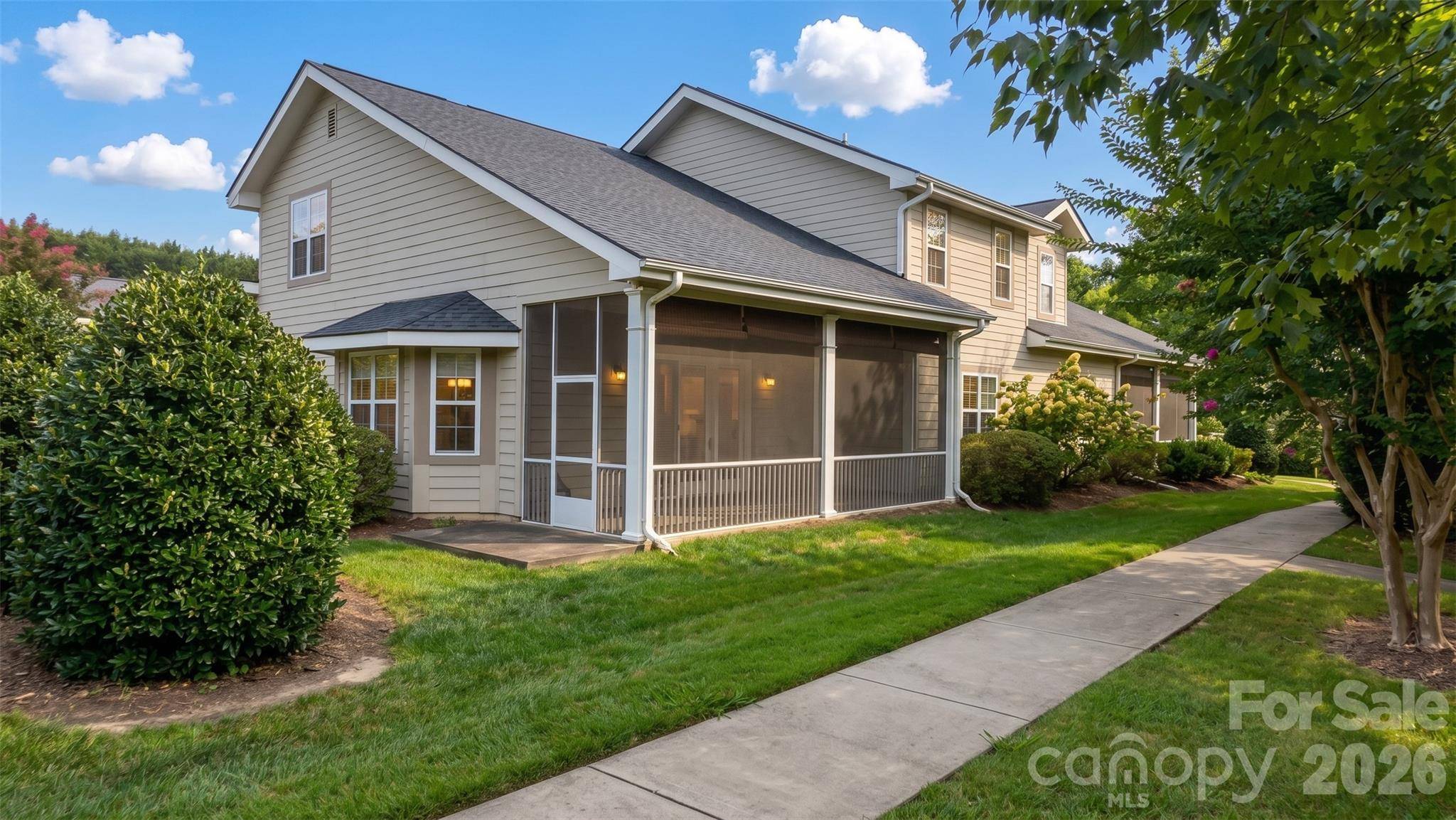 124 Towne Place DR, Hendersonville, NC 28792