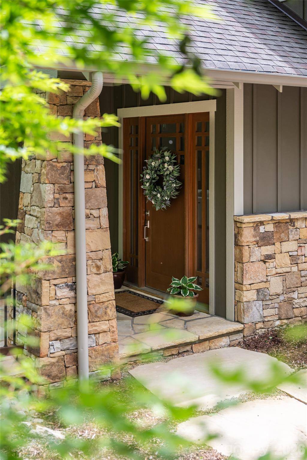 20 Higdon LN, Fairview, NC 28730