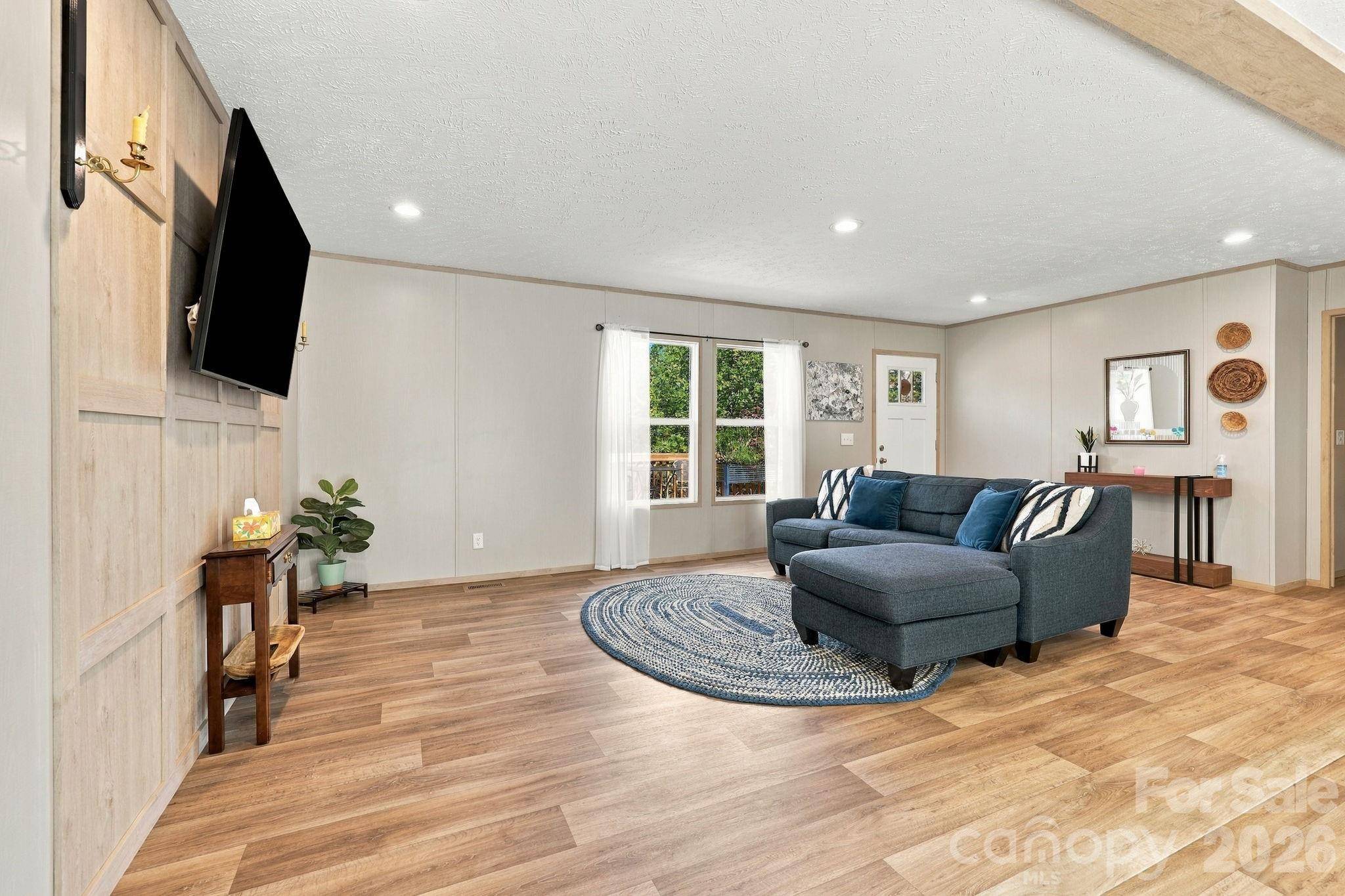 1001 Fisher LN, Marshall, NC 28753