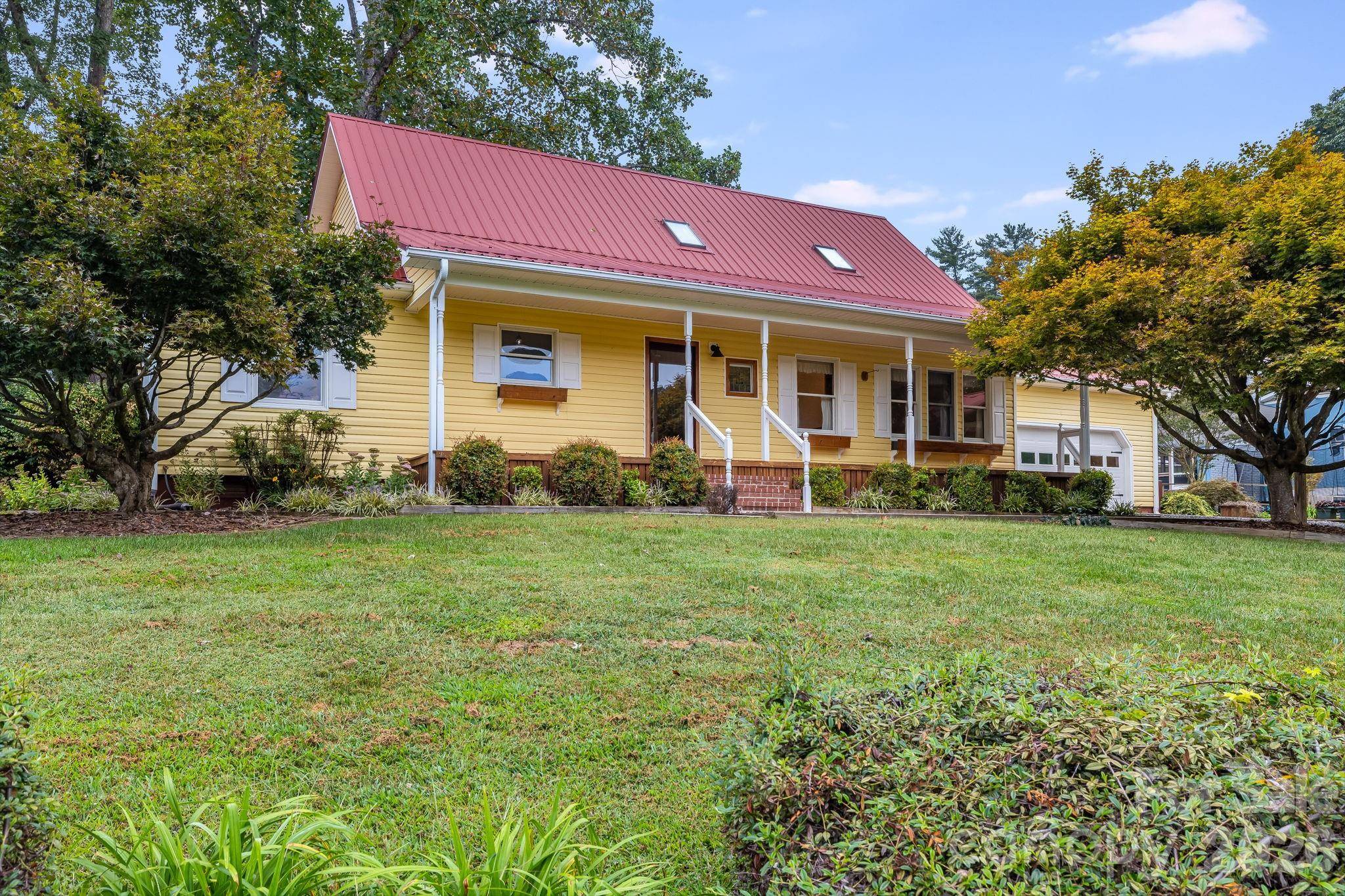 53 Armstrong RD, Etowah, NC 28729