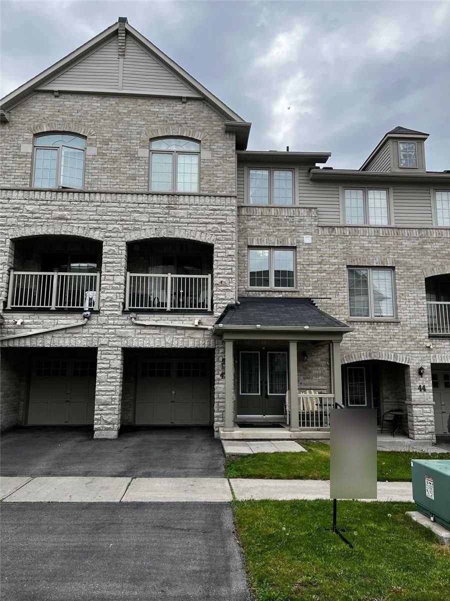 42 Linnell ST, Ajax, ON L1Z 0K8
