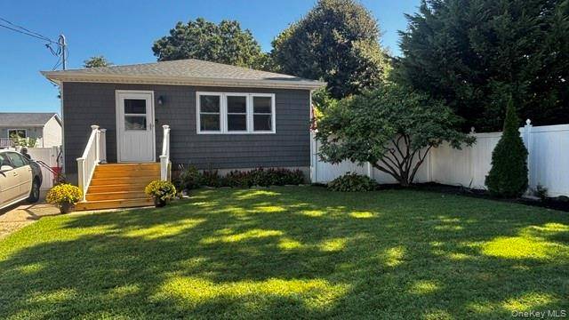 12 Chance PL, West Babylon, NY 11704