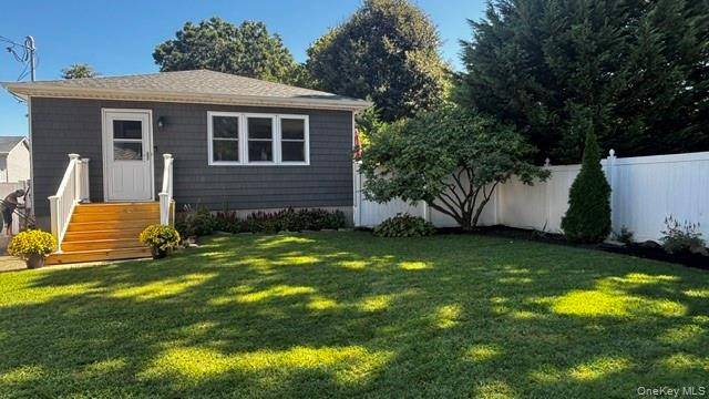 12 Chance PL, West Babylon, NY 11704