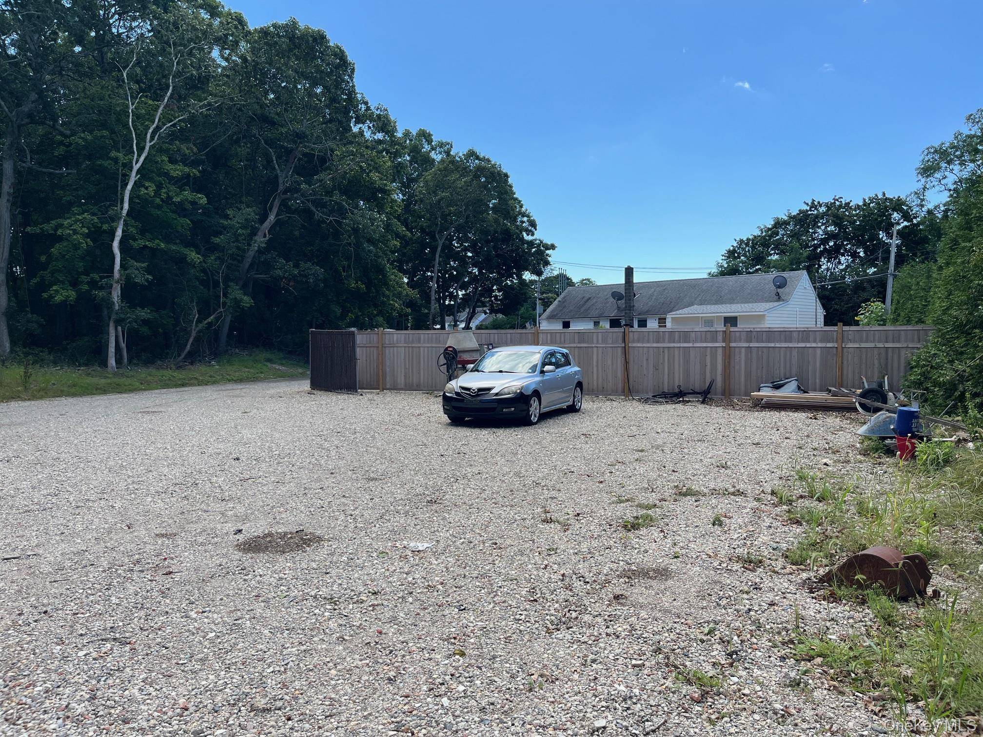 360 Montauk Hwy, Eastport, NY 11941