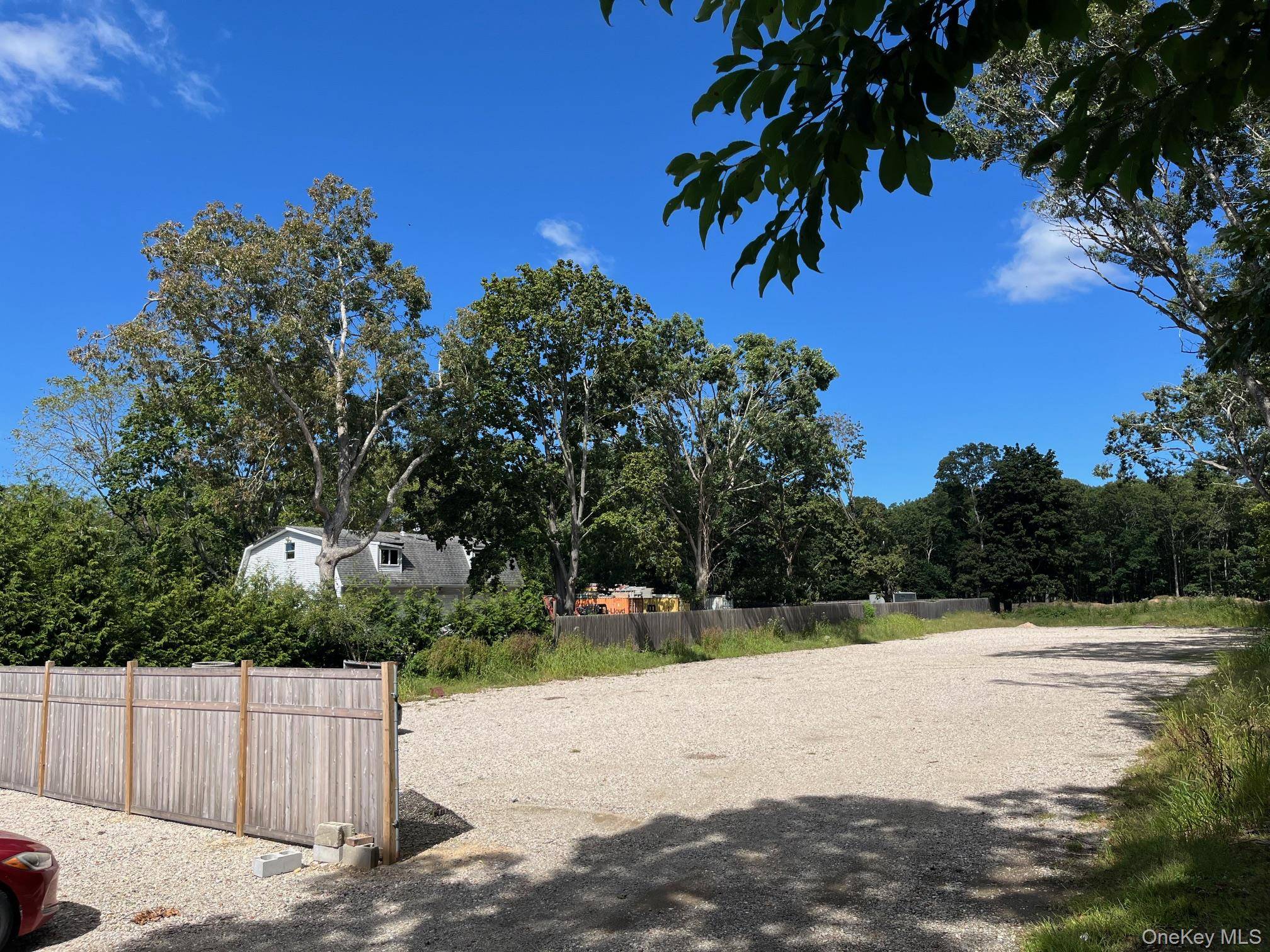 360 Montauk Hwy, Eastport, NY 11941
