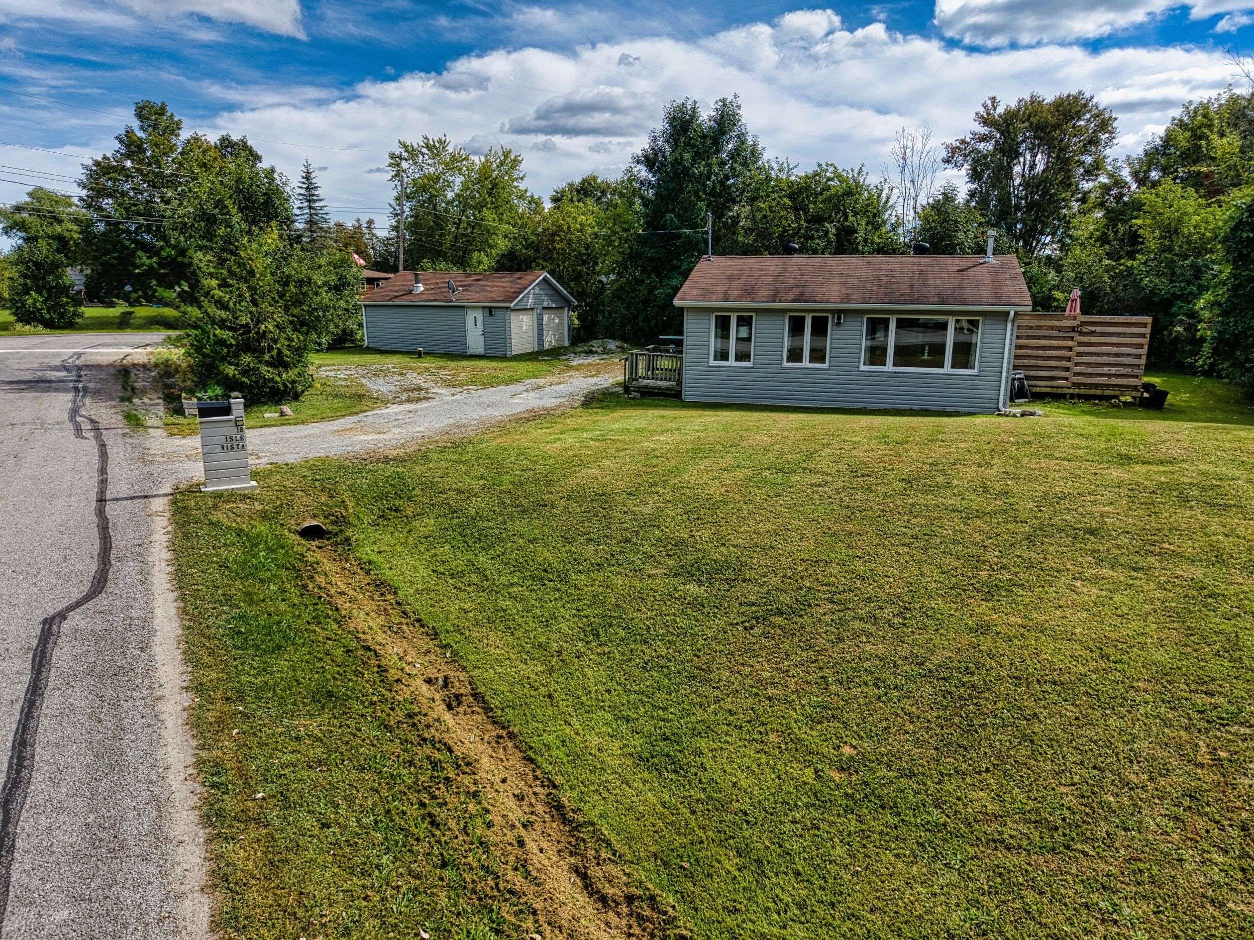 18 Isle Vista DR, Georgina, ON L0E 1N0