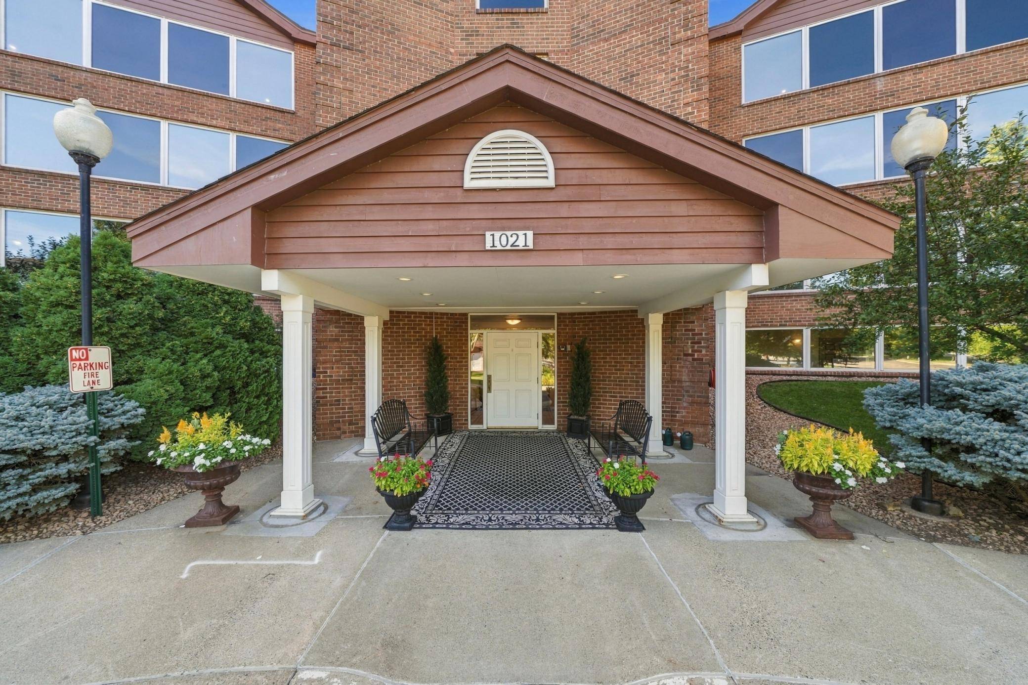 1021 Sibley Memorial HWY #404, Lilydale, MN 55118
