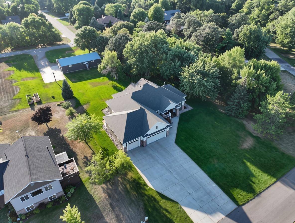 1890 Ridgewood DR NW, Alexandria, MN 56308