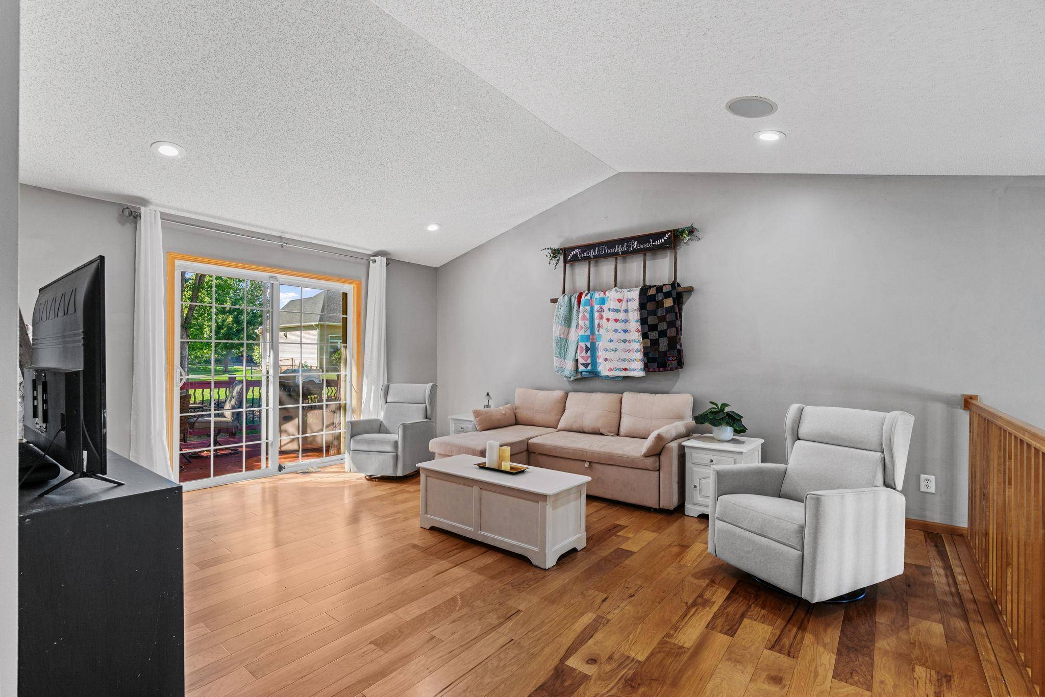21233 Independence AVE, Lakeville, MN 55044