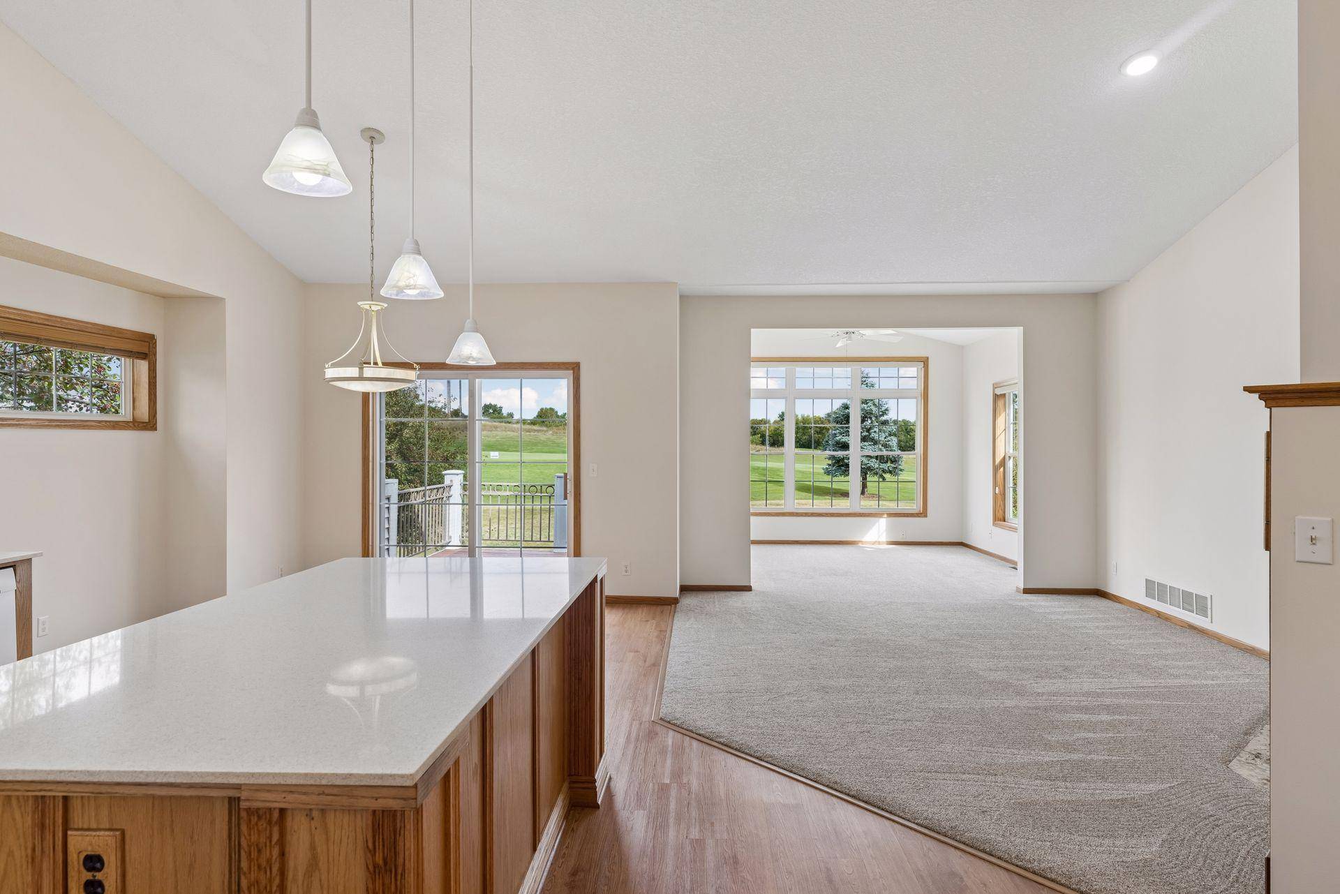 492 Holly LN N, Oakdale, MN 55128
