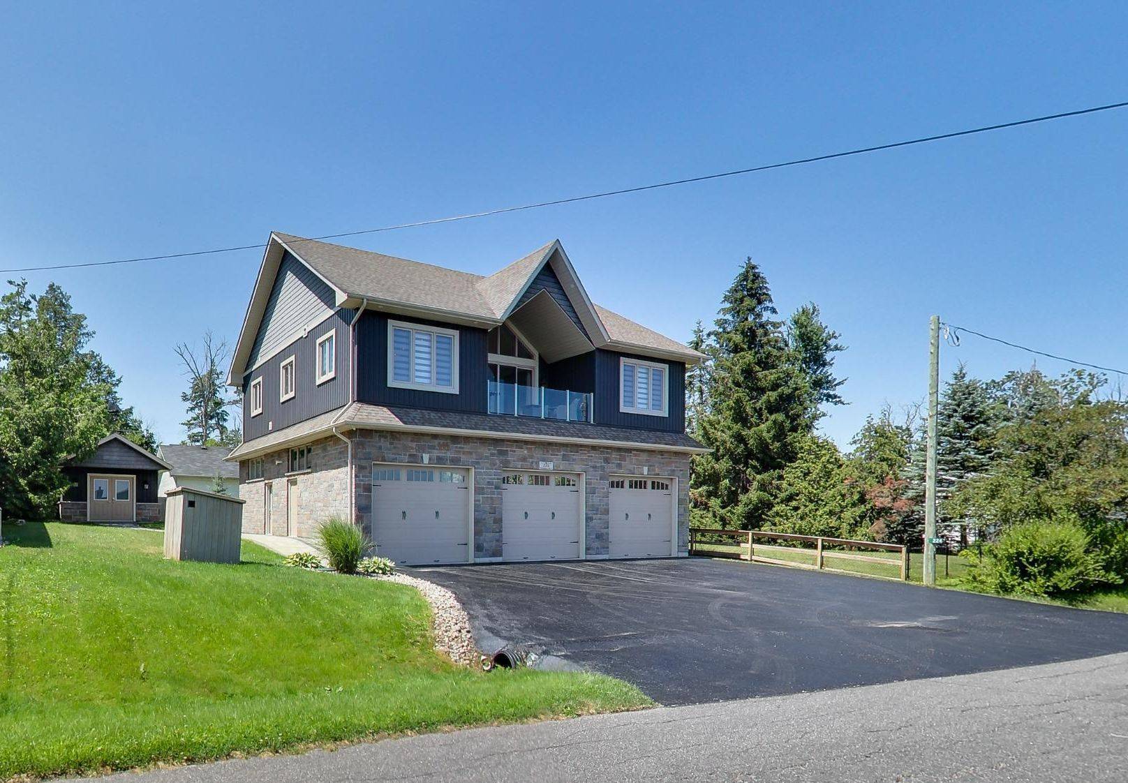 224 Lakeshore RD E, Oro-medonte, ON L0L 2E0