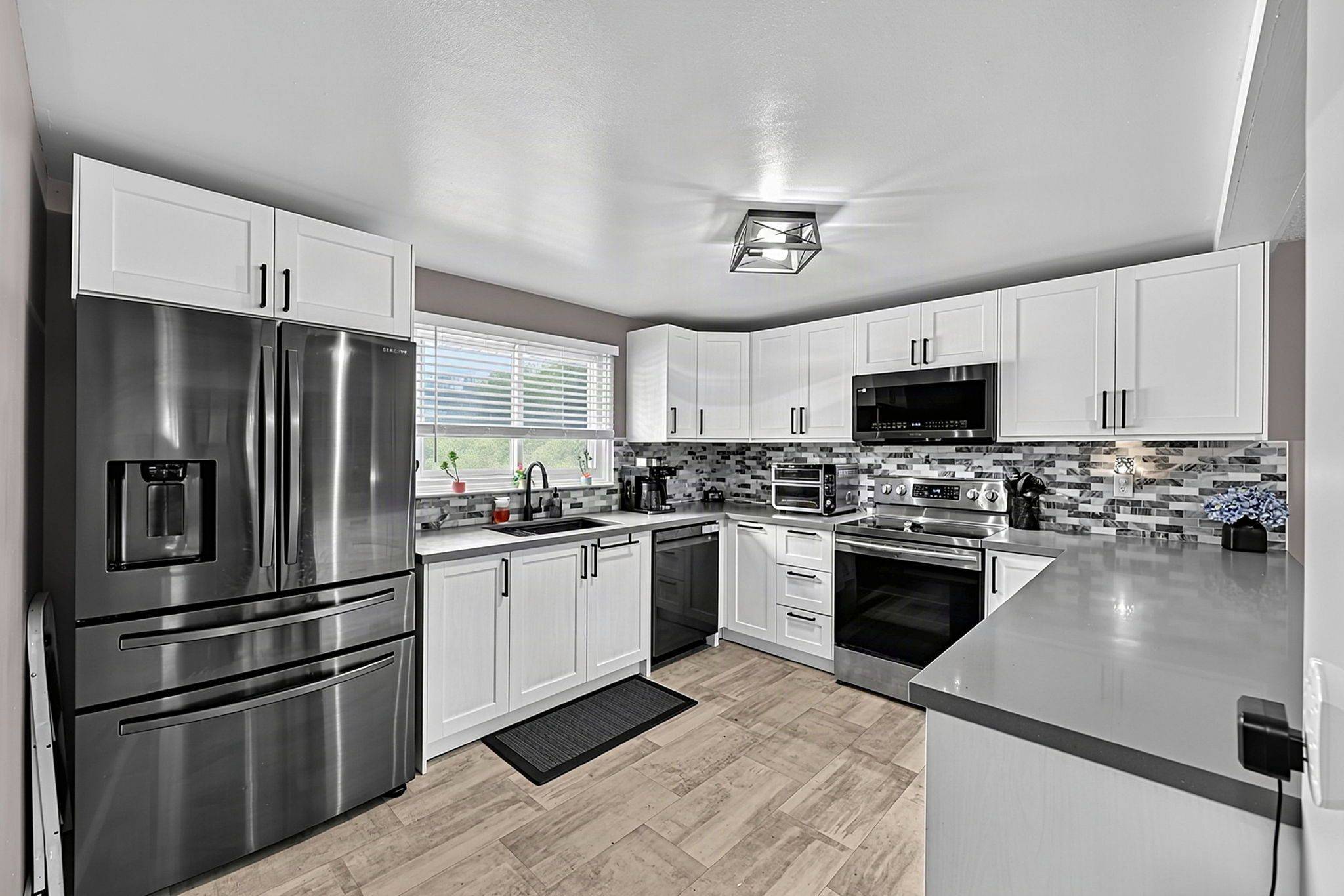 233 Innisfil ST #8, Barrie, ON L4N 3E9