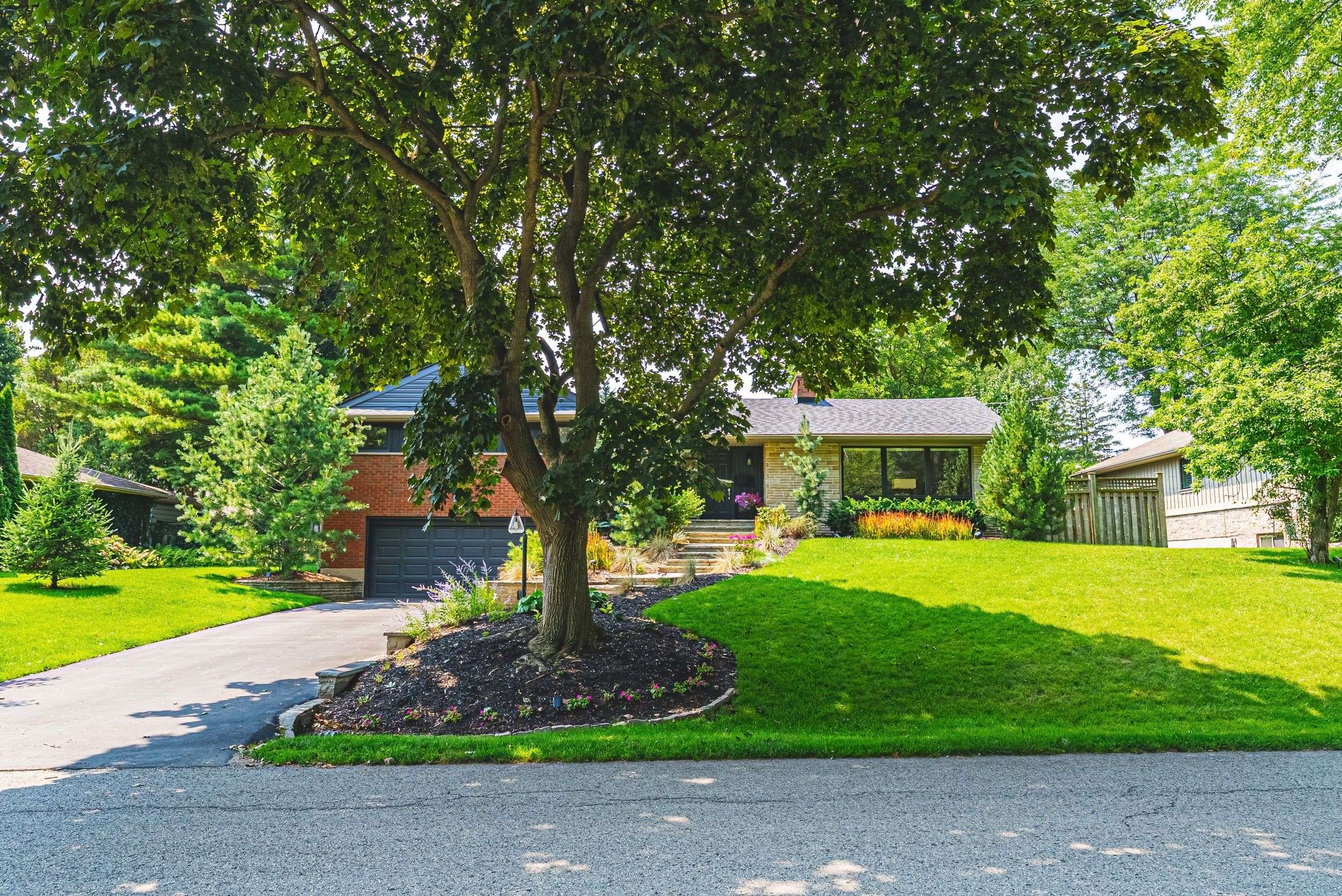 794 Falcon BLVD, Burlington, ON L7T 3B3