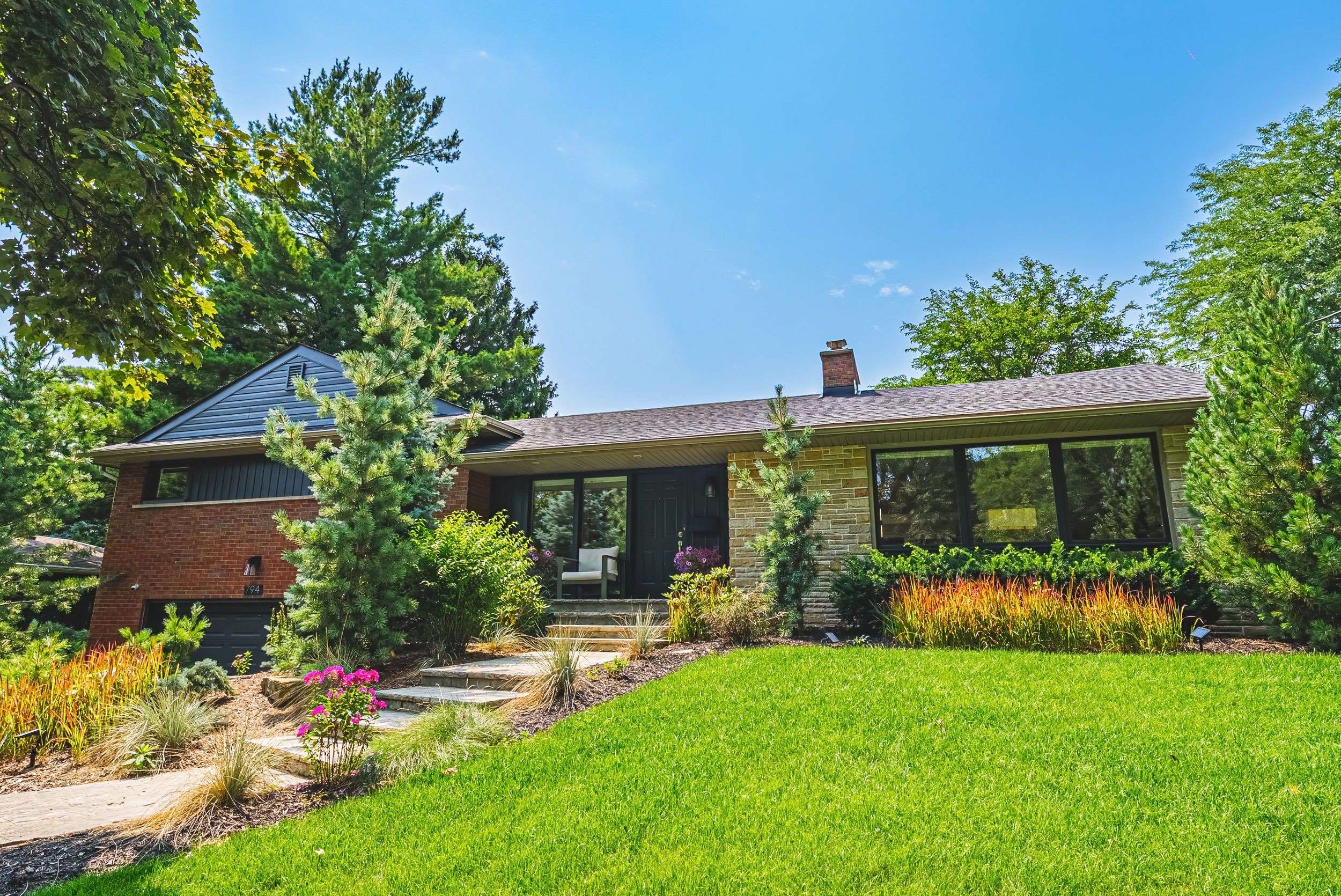 794 Falcon BLVD, Burlington, ON L7T 3B3