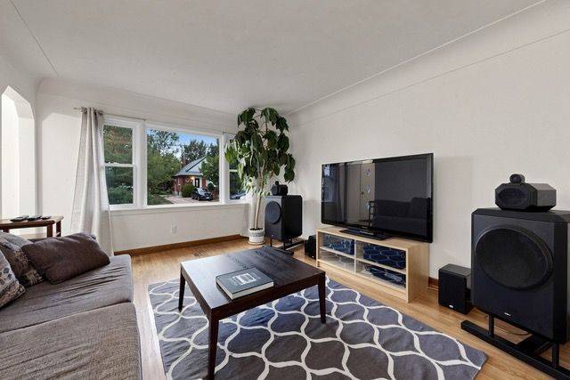 357 East 17th ST, Hamilton, ON L9A 4N1