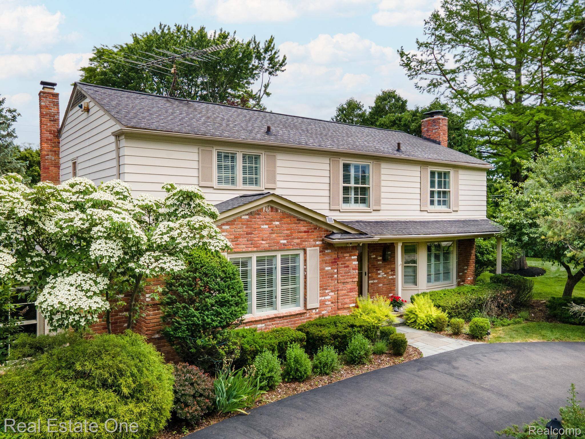 1632 Spotswood DR, Bloomfield Hills, MI 48302