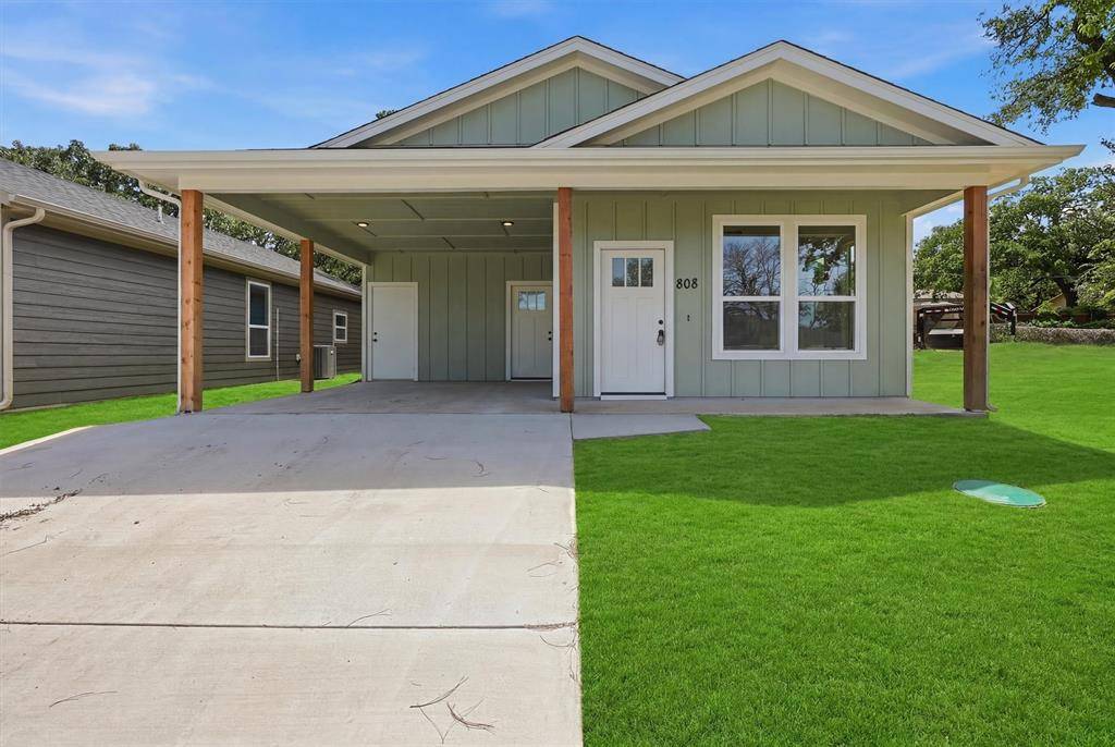 808 Branding Iron Trail, Granbury, TX 76049