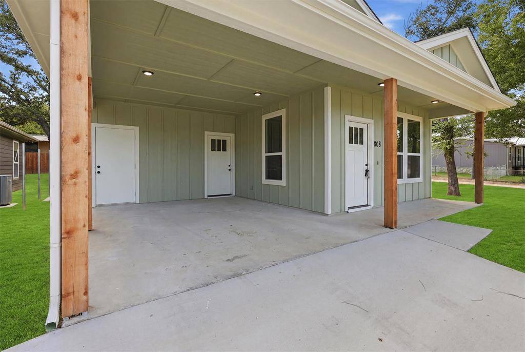 808 Branding Iron Trail, Granbury, TX 76049