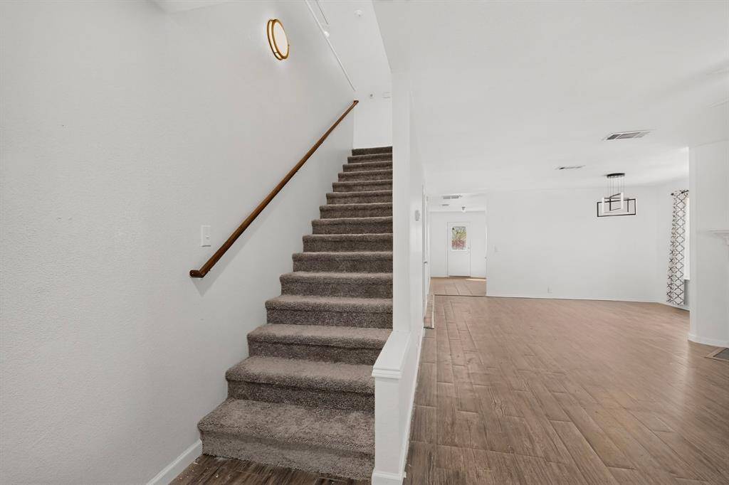 1607 Harbor View Road, Glenn Heights, TX 75154