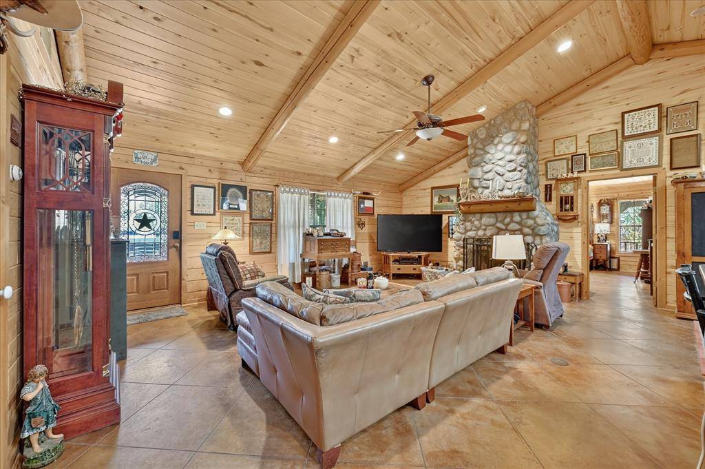 1623 Three Skillet Road, Springtown, TX 76082