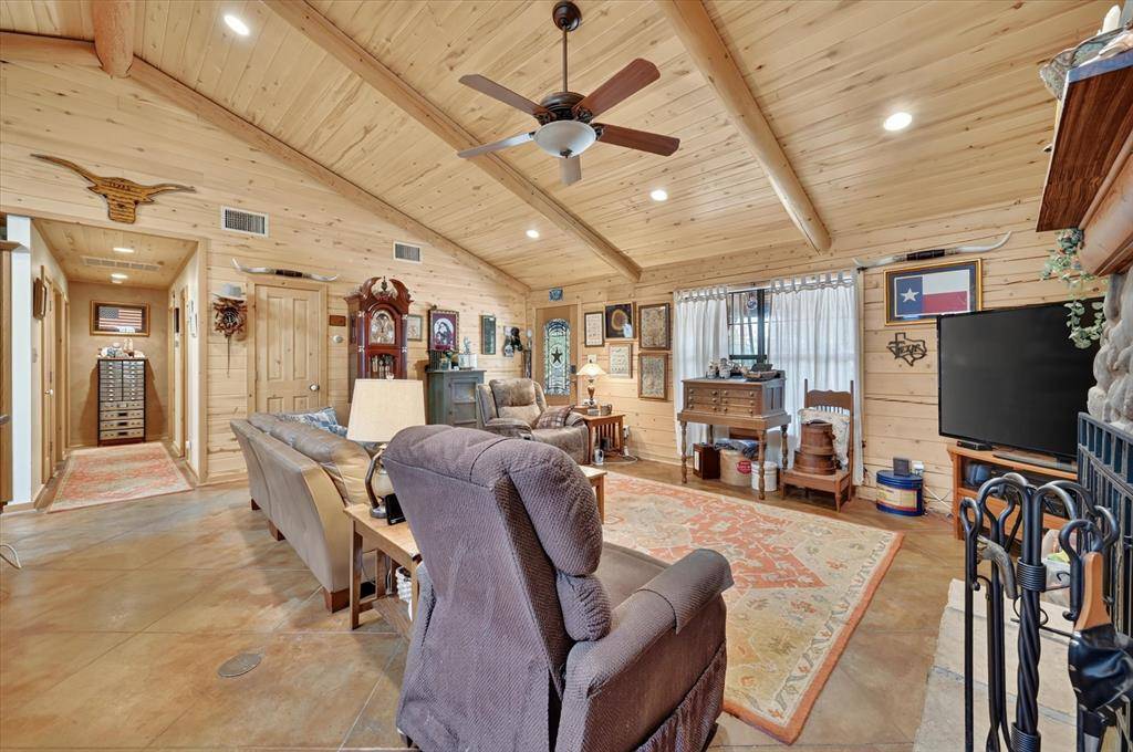 1623 Three Skillet Road, Springtown, TX 76082