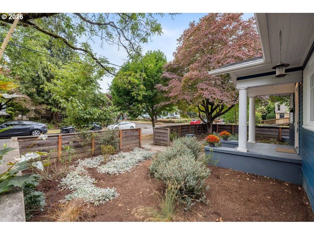 4074 N COLONIAL AVE, Portland, OR 97227