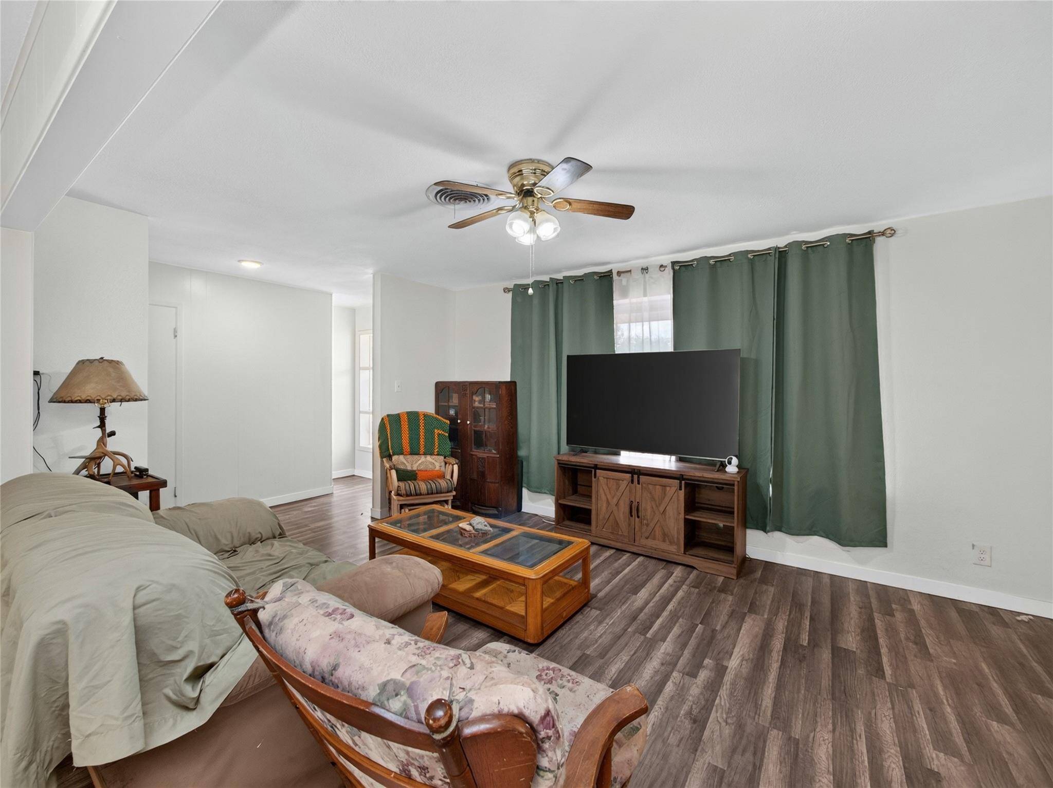 1205 W Haynie ST, Llano, TX 78643