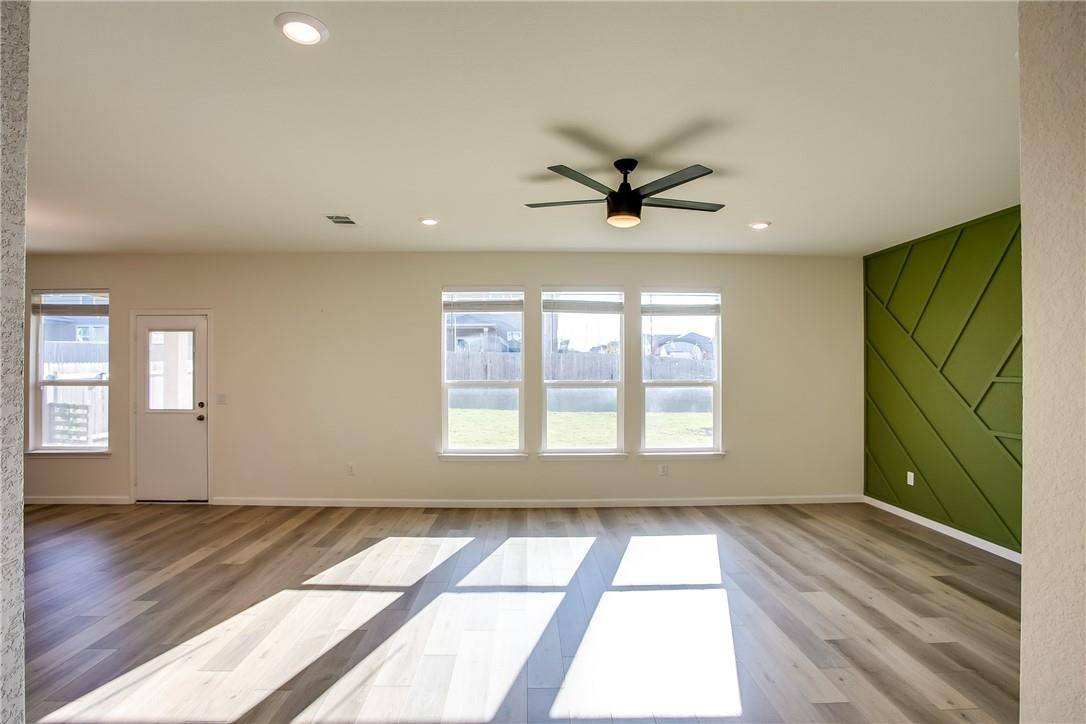545 Ayinger LN, Austin, TX 78728