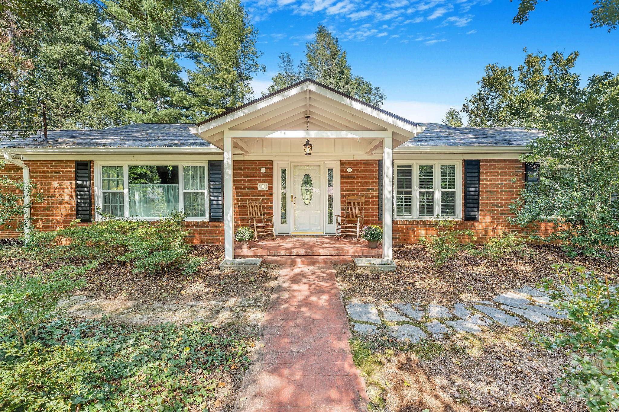 1 Pheasant Ridge DR, Asheville, NC 28804