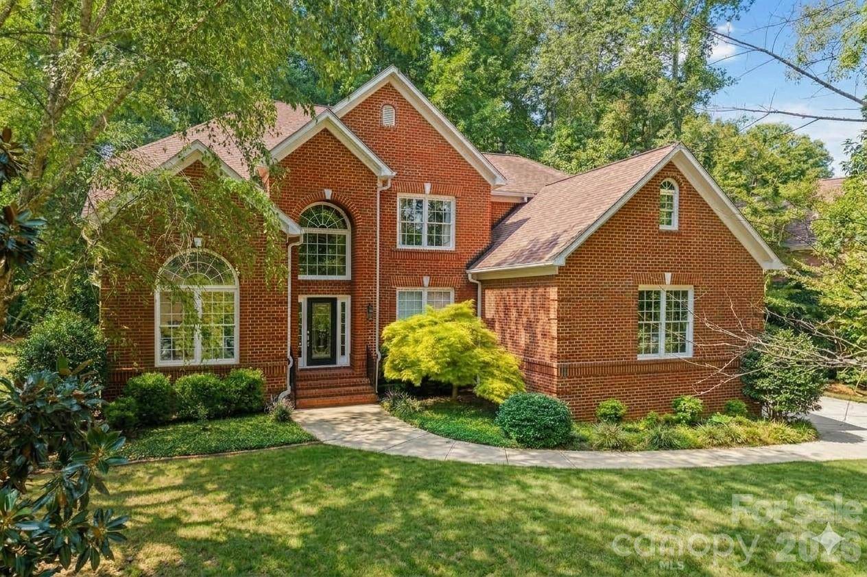 919 Thorn Ridge LN, Lake Wylie, SC 29710