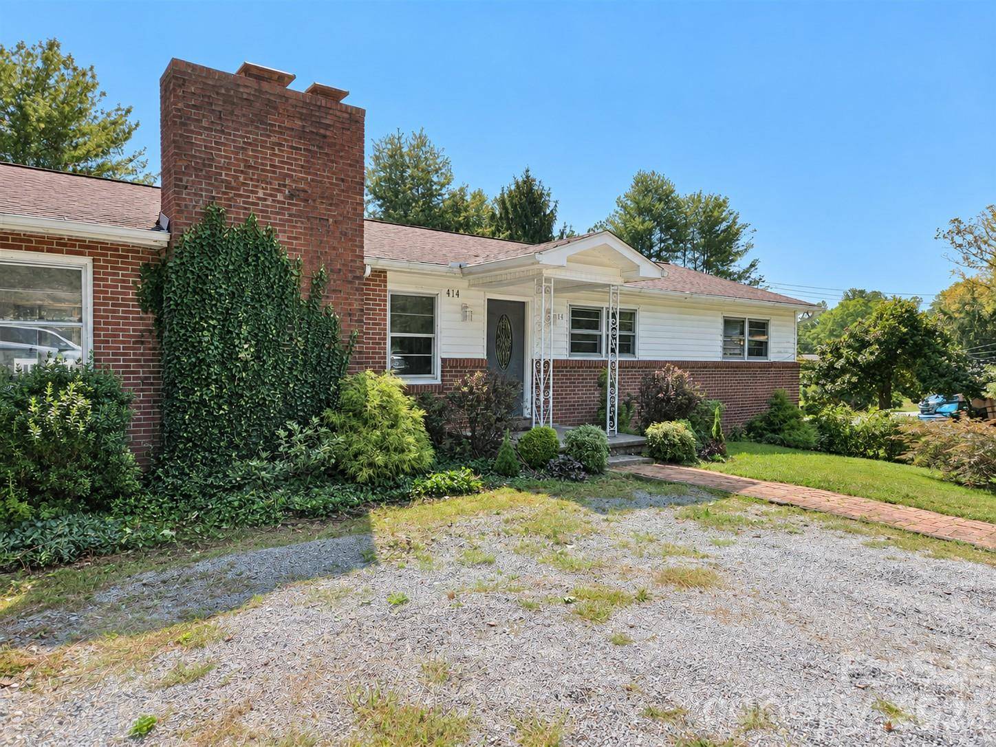 414 Heather CIR, Hendersonville, NC 28739