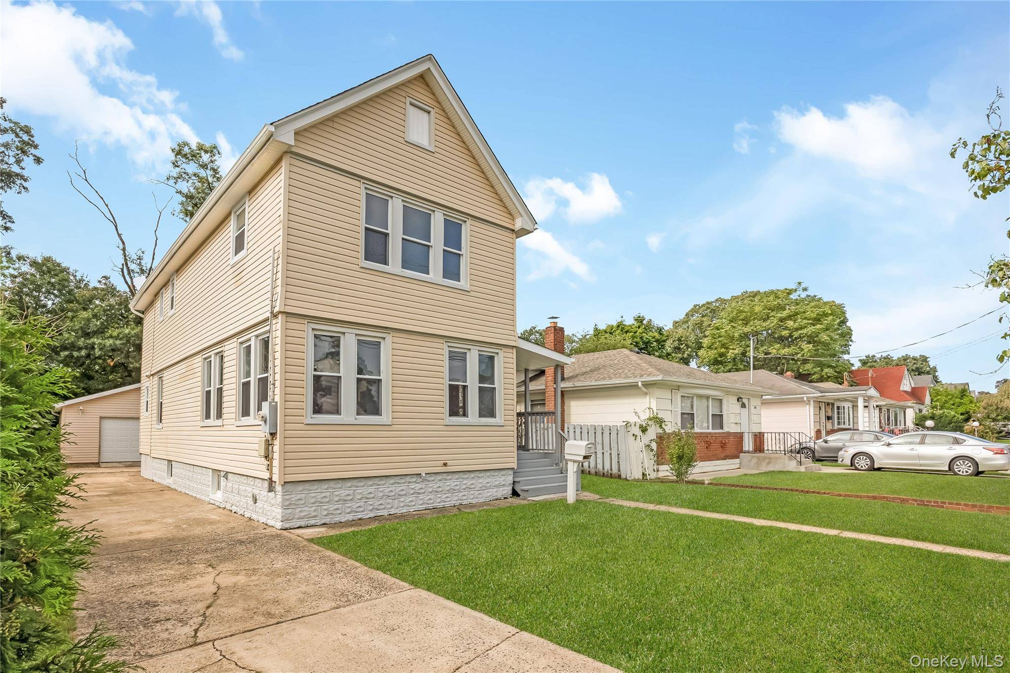 54 W Marshall ST, Hempstead, NY 11550