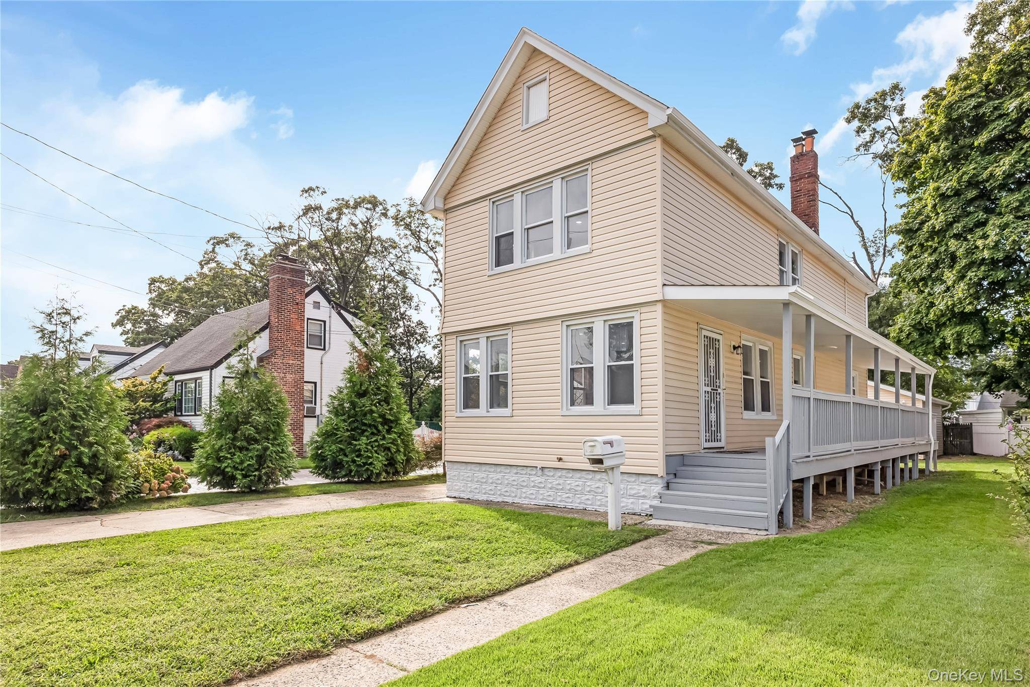54 W Marshall ST, Hempstead, NY 11550