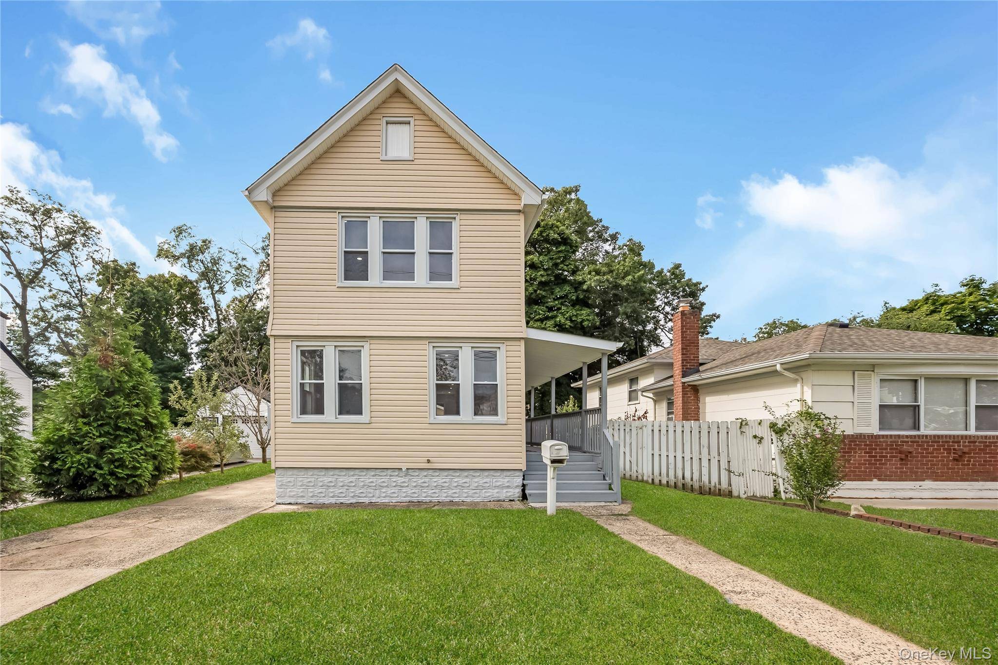 54 W Marshall ST, Hempstead, NY 11550
