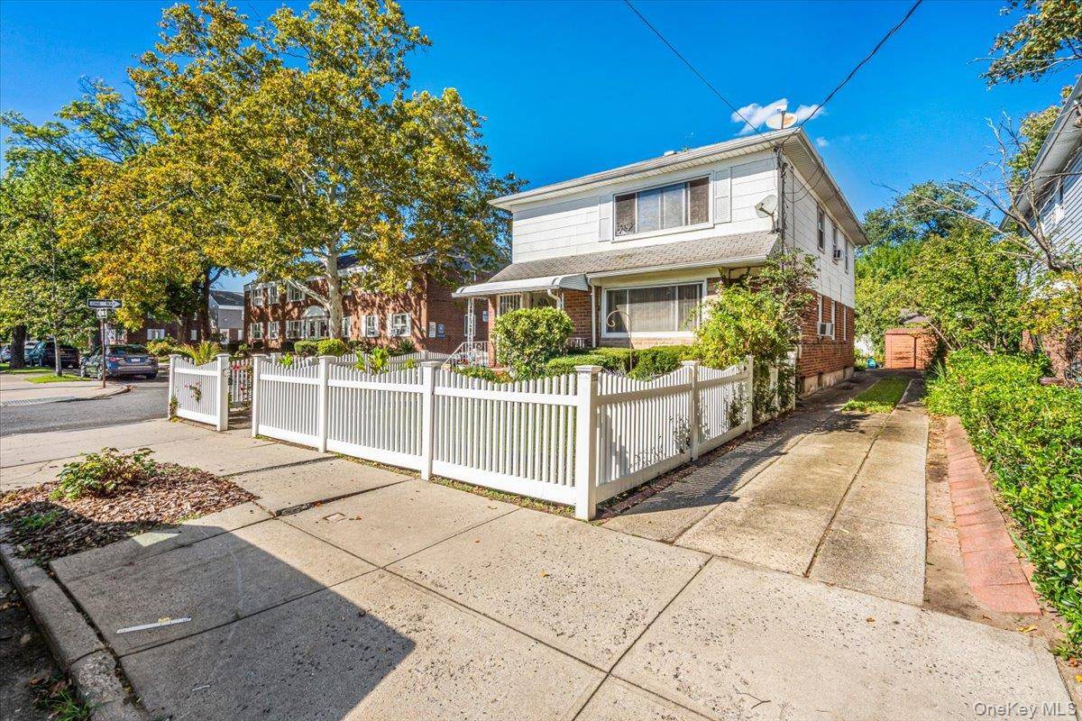 221-51 Braddock AVE, Queens Village, NY 11427