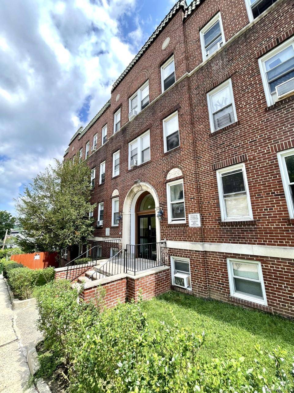 98 Harding AVE #LLB, White Plains, NY 10606